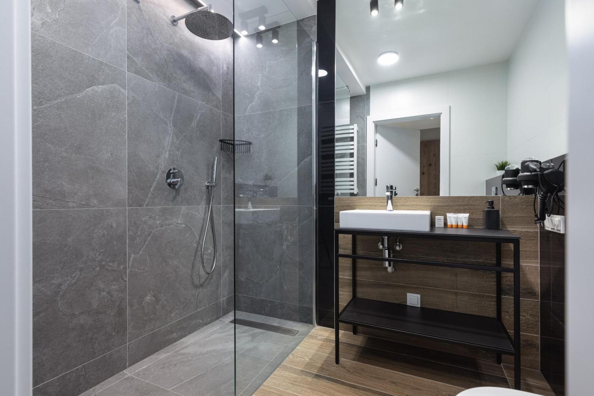 Sun Towers Lux By Renters Prestige *